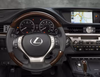 Передня панель 2013–15 Lexus ES 350 [North America] (XV60) '2012–15