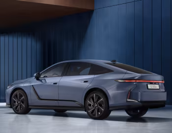 Lexus ES 500e AWD [EU-spec] '2025–pr.