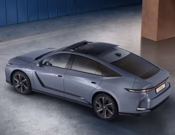 Lexus ES 500e AWD [EU-spec] '2025–pr.