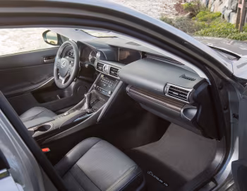 Інтер'єр 2017–20 Lexus IS 300 AWD [North America] (XE30) '2016–20