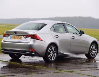 Lexus IS 300h [UK-spec] (XE30) '2016–20