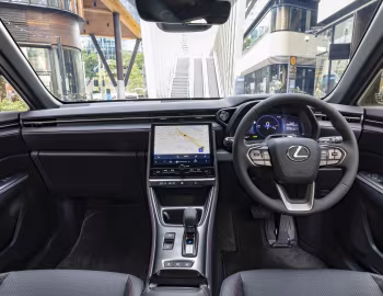 Передня панель Lexus LBX Luxury [Australia] '2024–н.ч.