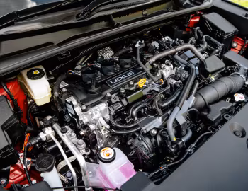 Sous la capuche Lexus LBX Takumi [UK-spec] '2024–pr.