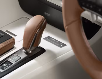 Interior Lexus LC 500 Convertible "Pinnacle" [Japan] '08.2025–pr.