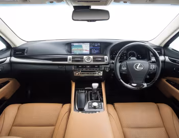 Передня панель Lexus LS 460 [Australia] '2013–17