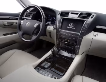 Интерьер 2007–09 Lexus LS 460 [North America] (USF40) '2006–09