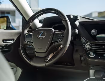 Интерьер 2018–20 Lexus LS 500 [North America] '2017–20