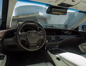 Интерьер 2018–20 Lexus LS 500 [North America] '2017–20
