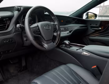 Интерьер 2018–20 Lexus LS 500 [North America] '2017–20