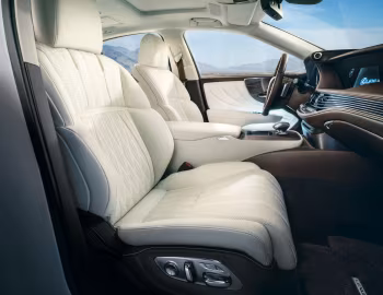 Интерьер 2018–20 Lexus LS 500 [North America] '2017–20