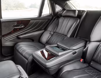 Интерьер 2018–20 Lexus LS 500 [North America] '2017–20