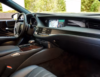 Интерьер 2018–20 Lexus LS 500 [North America] '2017–20