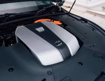 Під капотом Lexus LS 500h [UK-spec] '2021–н.ч.