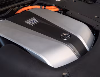 Під капотом Lexus LS 500h AWD [UK-spec] '2018–20
