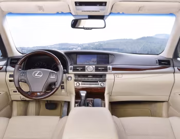 Передня панель Lexus LS 600h L [EU-spec] '2012–17