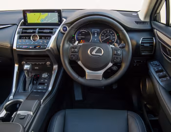 Передня панель Lexus NX 300h [UK-spec] '2017–21