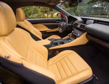 Интерьер 2015–18 Lexus RC 350 [North America] '2014–18