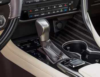 Интерьер 2018–19 Lexus RX 350L [North America] '2018–19