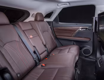 Интерьер 2016–19 Lexus RX 450h [North America] '2015–19