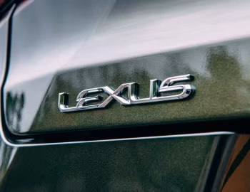 Logo Lexus UX 300e [UK-spec] '2021–pr.