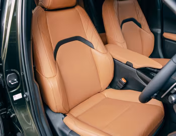 Interni Lexus UX 300e [UK-spec] '2021–pr.