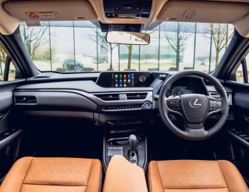 Panel frontal Lexus UX 300e [UK-spec] '2021–pr.