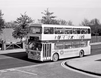 Leyland Fleetline FE30AGR MCW [UK-spec] (H43/33F) '1977