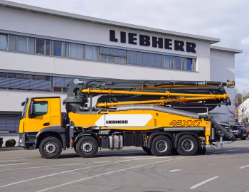 Mercedes-Benz Arocs 3543 with Liebherr 42 M5 XXT concrete pump '2019–pr.