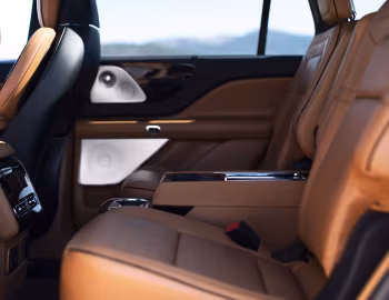 Интерьер 2020–24 Lincoln Aviator Black Label [North America] '2019–24