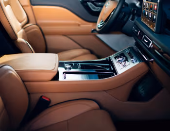 Интерьер 2020–24 Lincoln Aviator Black Label [North America] '2019–24