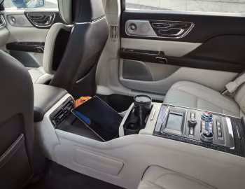 Интерьер 2019 Lincoln Continental "80th Anniversary Coach Door Edition" '2019