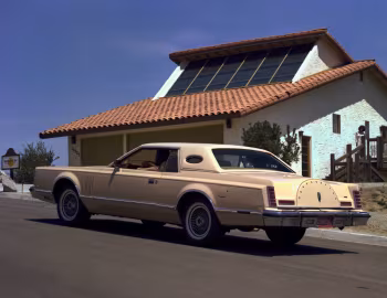 1977 Lincoln Continental Mark V (89 65D)