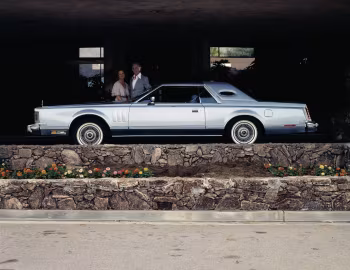 1977 Lincoln Continental Mark V (89 65D)