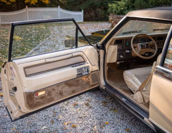 Интерьер 1983 Lincoln Continental Mark VI Bill Blass Designer Series Coupe (98 66D)