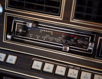 Интерьер 1983 Lincoln Continental Mark VI Bill Blass Designer Series Coupe (98 66D)