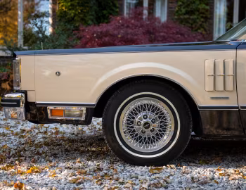 1983 Lincoln Continental Mark VI Bill Blass Designer Series Coupe (98 66D)