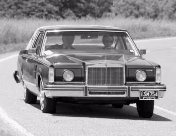 1980 Lincoln Continental Mark VI Coupe with Auxiliary Front Lamps (89 66D)