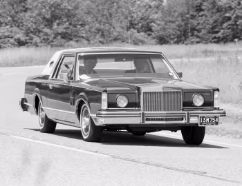 1980 Lincoln Continental Mark VI Coupe with Auxiliary Front Lamps (89 66D)