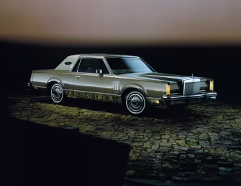 1982 Lincoln Continental Mark VI Signature Series Coupe (95 66D)