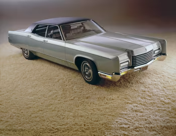 1971 Lincoln Continental Sedan (82 53A)