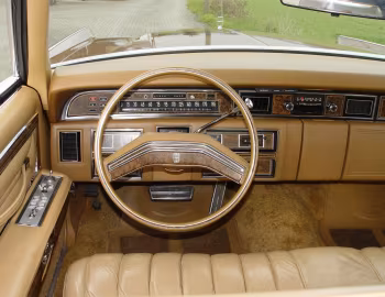 Торпедо 1976 Lincoln Continental Town Car (53A)
