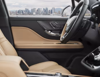 Интерьер 2020–22 Lincoln Corsair Reserve Appearance Package [North America] '2019–22