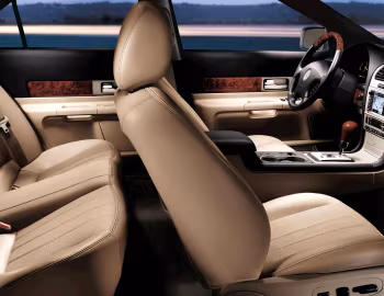 Интерьер 2004–05 Lincoln LS V8 Ultimate [US-spec] '2003–05