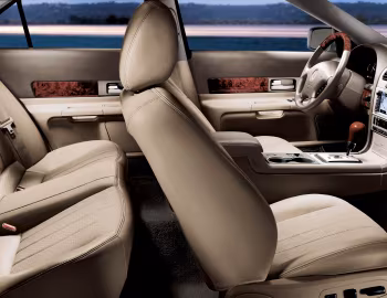 Интерьер 2004–05 Lincoln LS V8 Ultimate [US-spec] '2003–05