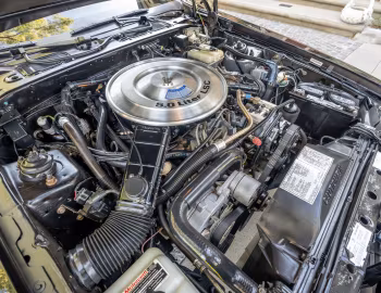 Под капотом 1985 Lincoln Continental Mark VII LSC (98 63D)