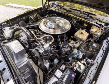 Под капотом 1985 Lincoln Continental Mark VII LSC (98 63D)