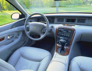 Интерьер 1997–98 Lincoln Mark VIII