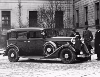 1934 Lincoln Model KA 5-passenger Sedan (521-525)