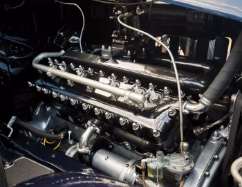 Под капотом 1932 Lincoln Model KB 5-passenger Sedan (235)