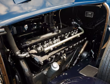 Под капотом 1932 Lincoln Model KB 5-passenger Sedan (235)